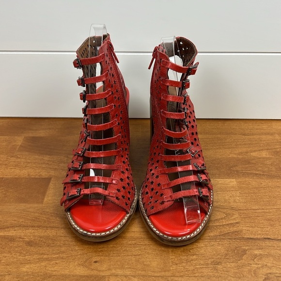 Jeffrey Campbell Houdini heels - Picture 2 of 11